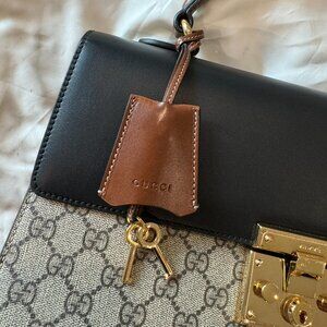 GUCCI GG Supreme Padlock medium top handle bag